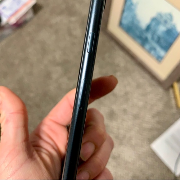 Locked Out iPhone - Picture 8 of 11